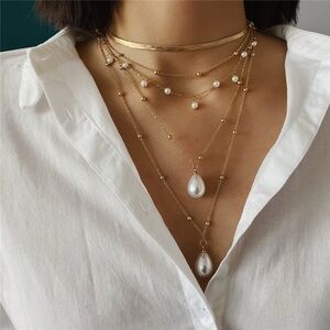 Elegant Gold and Pearl Layered Necklace